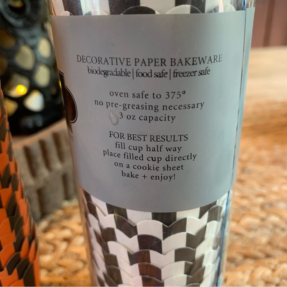 Halloween Party Lot Table Cover Napkins, Leaf Bag Pumpkin, Paper Cupcake Holders - Picture 9 of 12